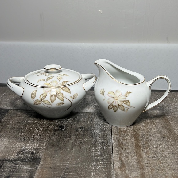 VINTAGE MEITO FINE CHINA CREAMER SUGAR BOWL MADE JAPAN WITH GOLD TRIM. - Picture 1 of 10
